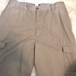 EUC Mens Chaps army green cargo shorts size 36